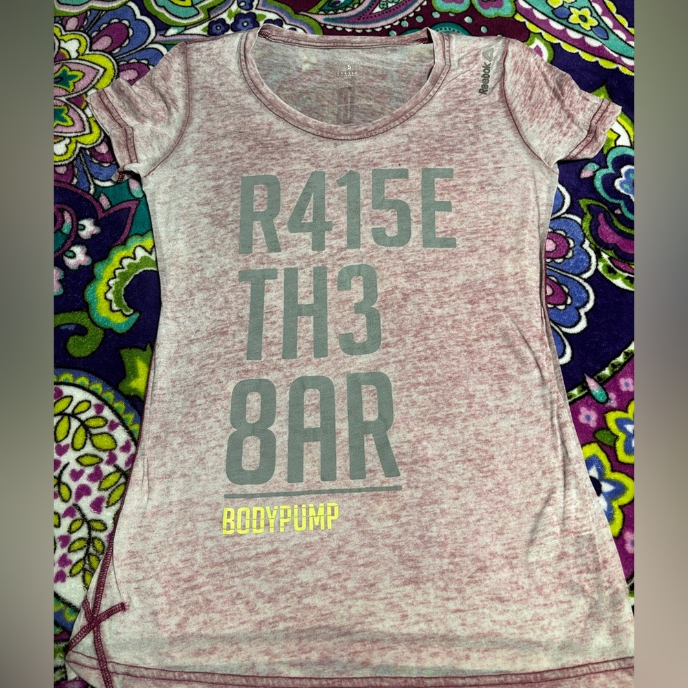 Les Mills Reebok Women's Pink Raise the Bar Tee size Small